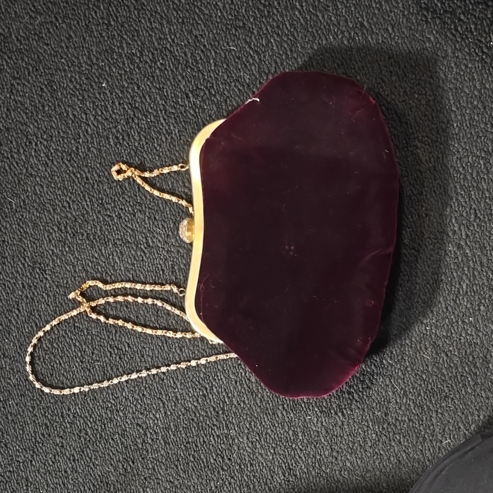 Burgundy velvet vintage purse - Picture 6 of 7